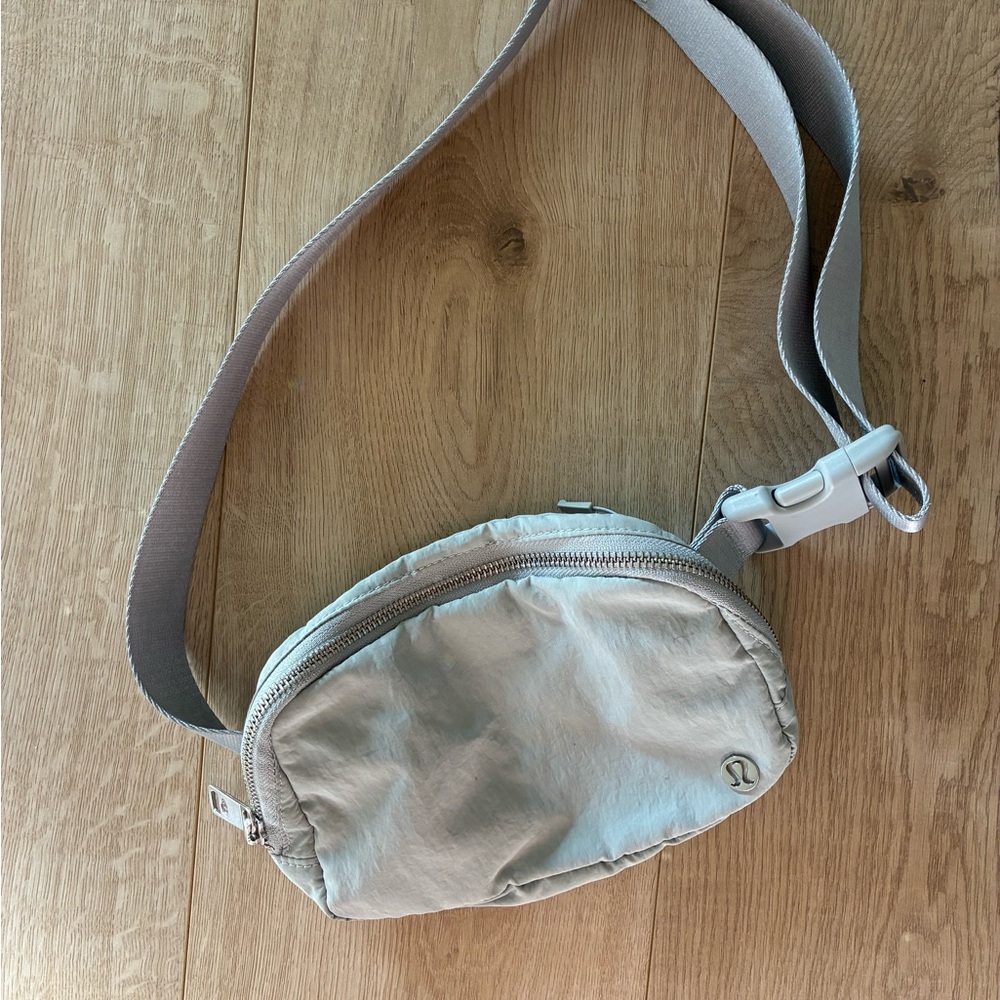 Lululemon Athletica Light Gray Belt Bag